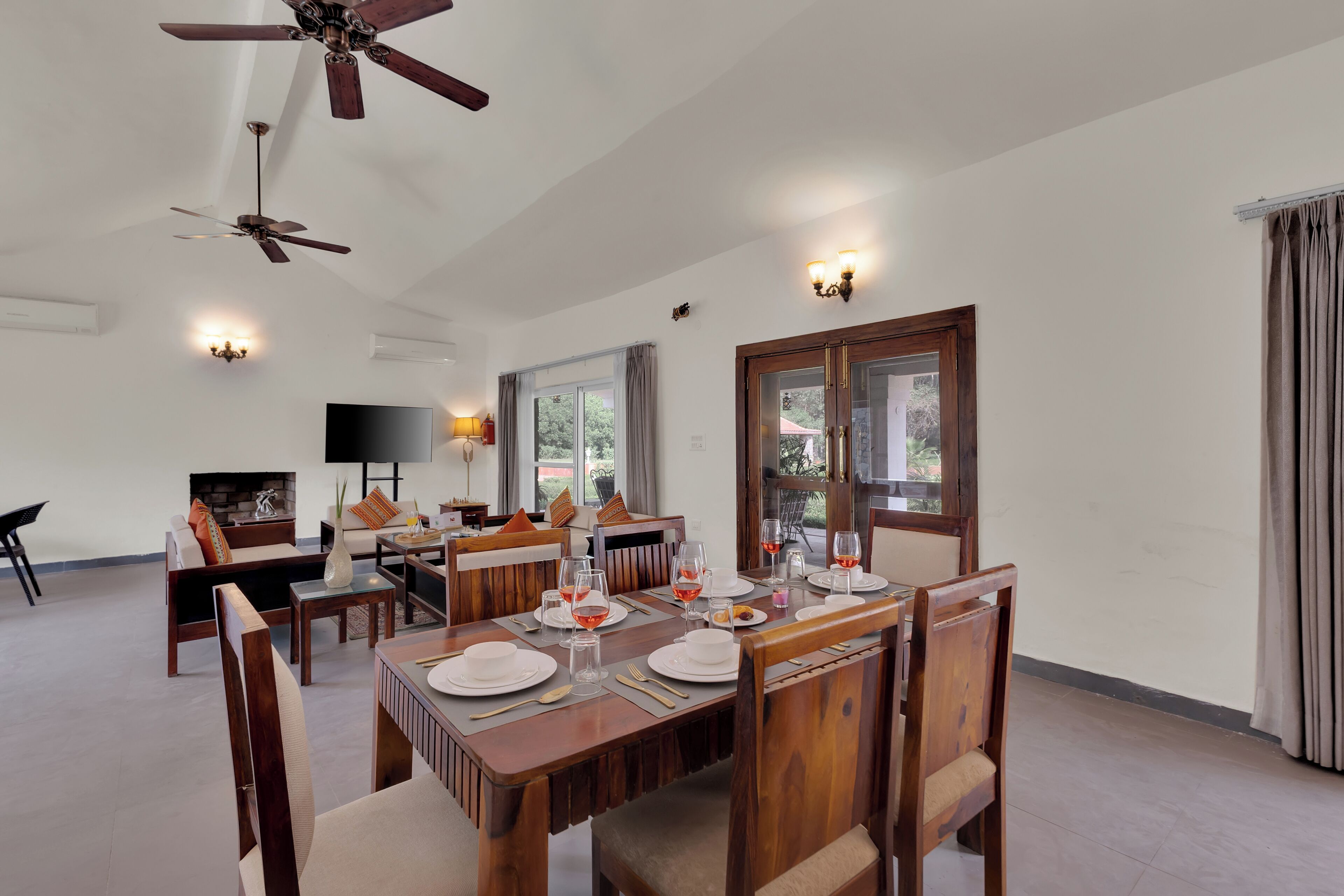 Deluxe Villa | Dining