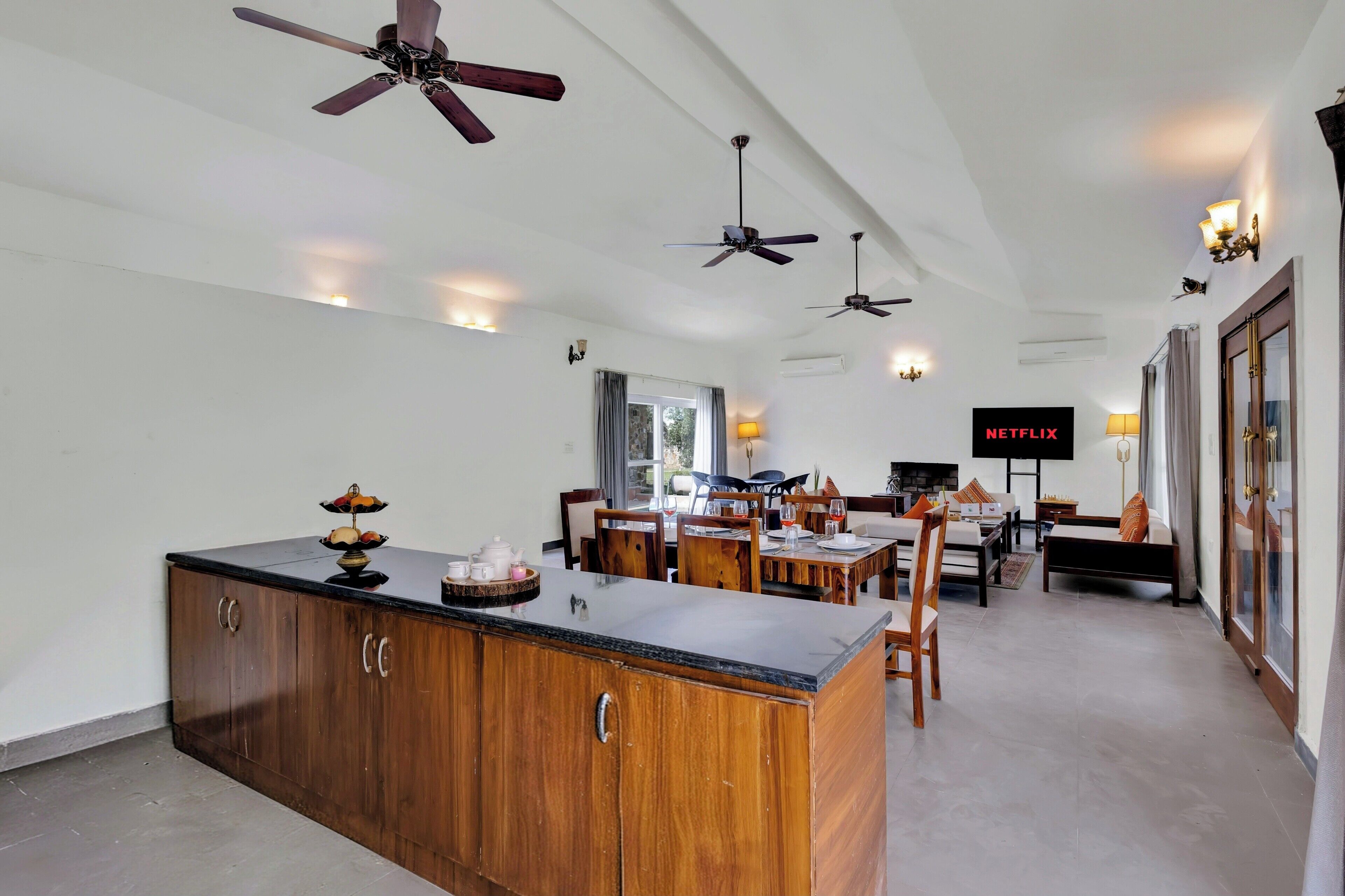 Villa Deluxe | Restauranger