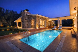 Outdoor pool - ELIVAAS The Aravalli Reserve Isley Villa (Faridabad)