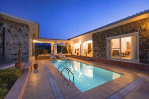 Outdoor pool - ELIVAAS The Aravalli Reserve Isley Villa (Faridabad)