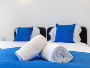 A neatly made bed with blue bedding and white pillows. - Casa do Vale - in Paderne (Paderne)