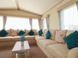 Cottage | Living area - The Oakley (Par)