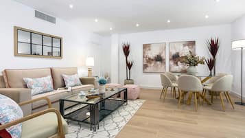 Appartamento (3 Bedrooms) | Area soggiorno