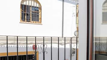 Apartment (2 Bedrooms) | Balcony