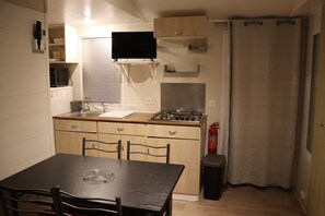 Dining - Mobilhome 4 Pers. near beaches + pool (Port-la-Nouvelle)