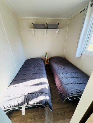 Room - Mobilhome 4 Pers. near beaches + pool (Port-la-Nouvelle)