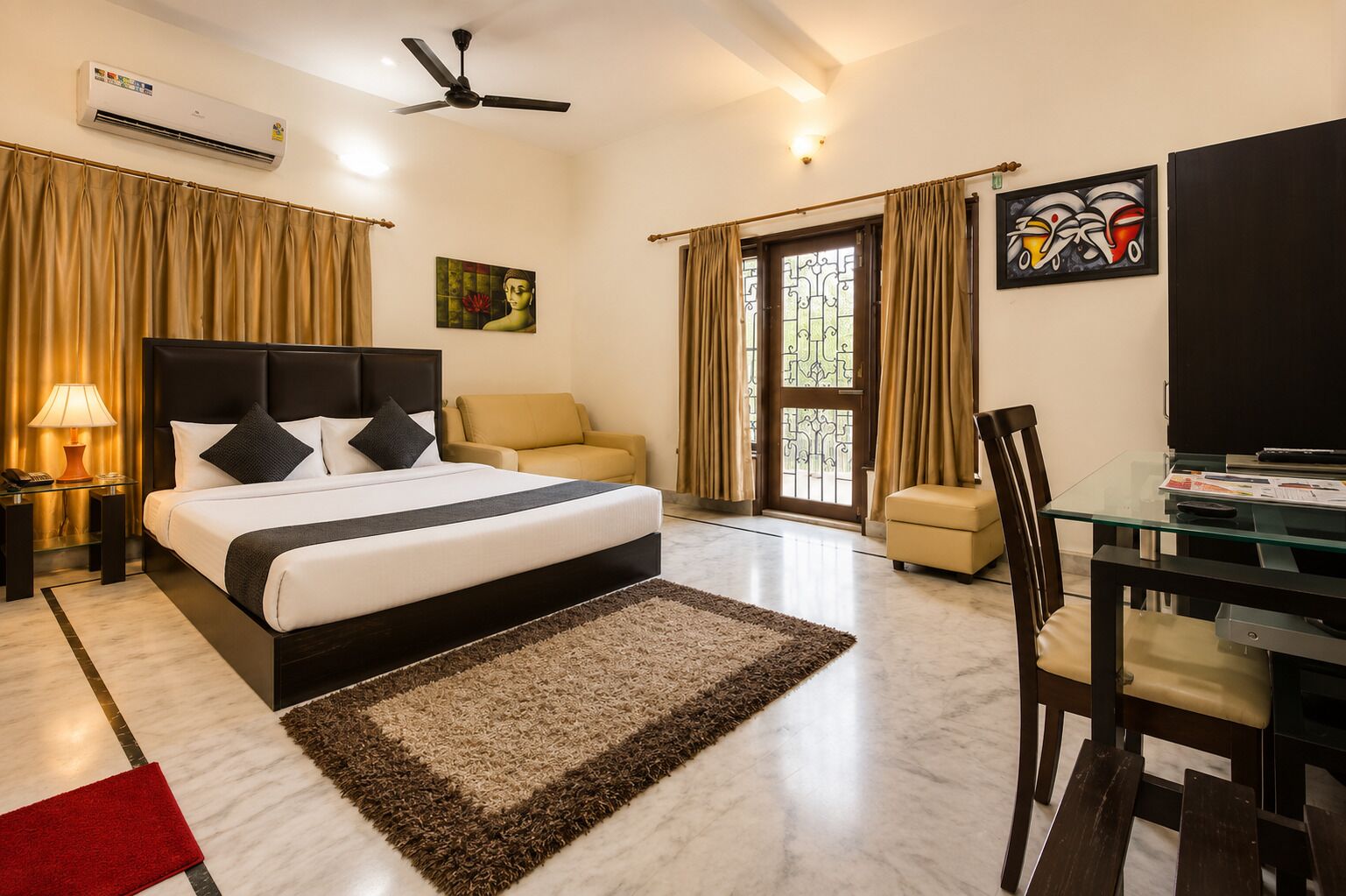 Deluxe Room, City View | Laptop workspace, WiFi (free), bed sheets