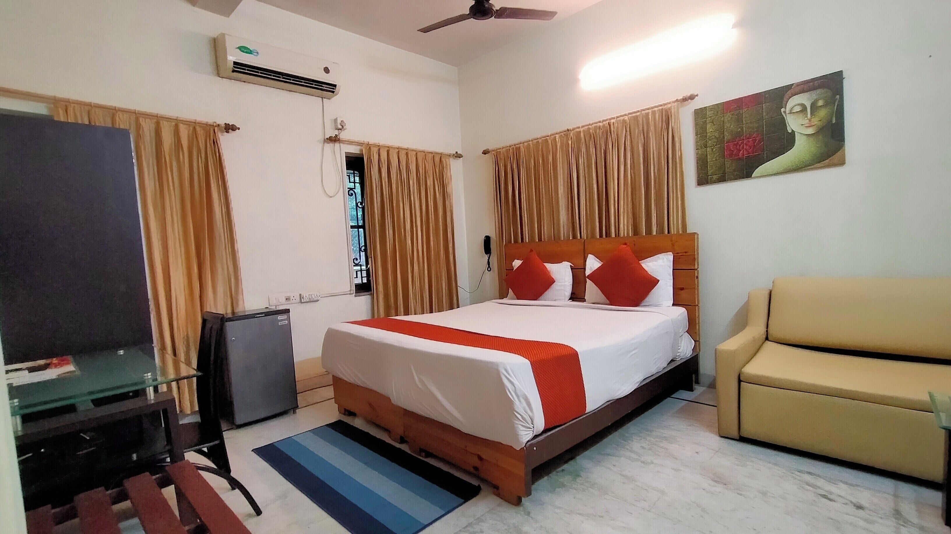 In-room safe, desk, laptop workspace, soundproofing