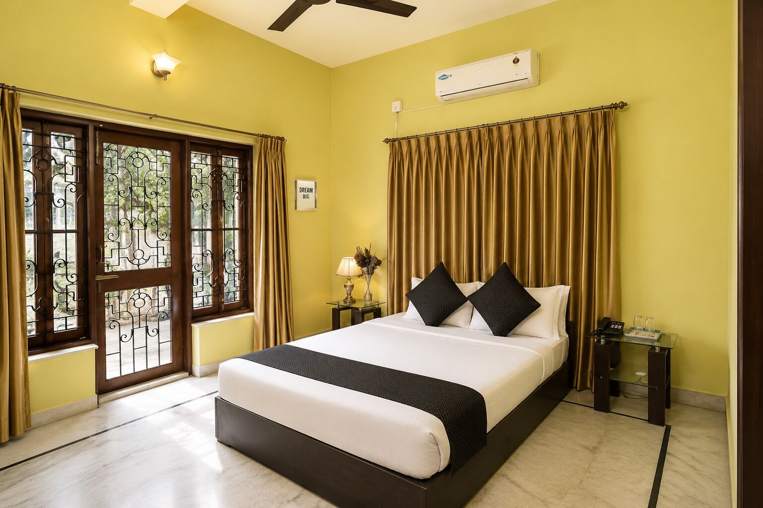 Deluxe Room, City View | Laptop workspace, WiFi (free), bed sheets