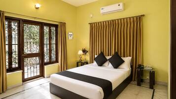 Deluxe Room, City View | Laptop workspace, WiFi (free), bed sheets