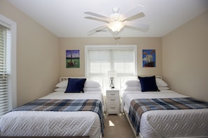 3 bedrooms, iron/ironing board, WiFi, bed sheets - The Pines Retreat at Cypress Creek - 3 bedroom townhome with Community Pool (Southern Pines)