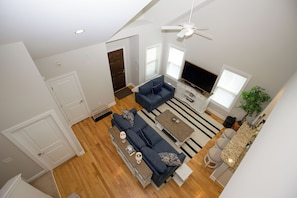 TV, offices - The Pines Retreat at Cypress Creek - 3 bedroom townhome with Community Pool (Southern Pines)