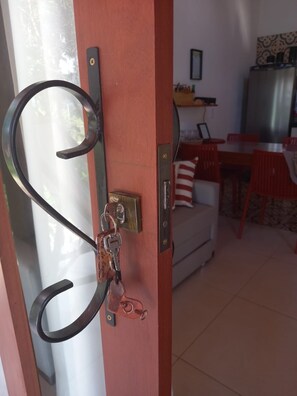 Living area - Colibri Chalet in Vale do Capão, Chapada Diamantina, Bahia, with panoramic views. (Caeté-Açu)
