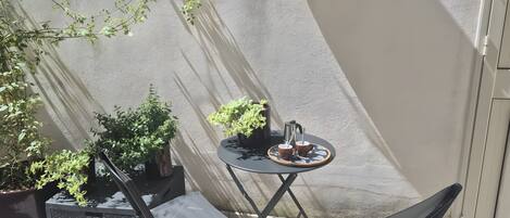 Standard Apartment, Multiple Bedrooms (Jazzy House In Historic Centre) | Outdoor dining