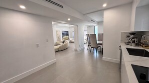 Interior - Villa Oasis Modern Home Near Downtown & Brickell (Miami)