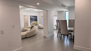 Interior - Villa Oasis Modern Home Near Downtown & Brickell (Miami)