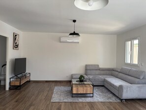 Living area - New house in the heart of Provence (Bollène)