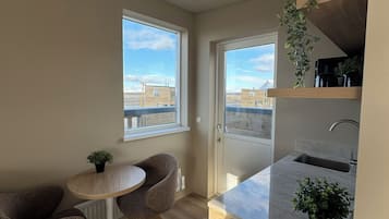 Double or Twin Room, Balcony, Mountain View | Interior