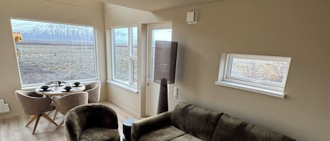 双人房或双床房, 阳台, 山景 | 起居区