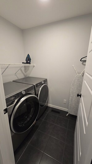 Interior - Brand new 4-bedroom+Den main floor unit in quiet Creekview community, SW Calgary (Calgary)