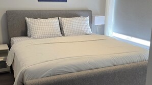 4 soverom, skrivebord, strykejern/-brett og wi-fi (inkludert)