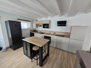 Microwave, oven, stovetop, dishwasher - House "Penty Mignoned" 3 bedrooms 6 persons, near LANNION, Pink Granite Coast (Ploubezre)