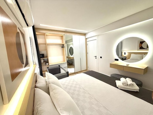 Iron/ironing board, WiFi, bed sheets