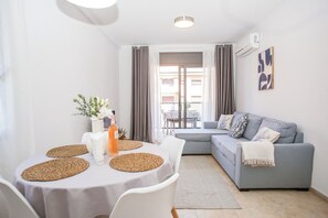 Dining - Laura.Modern, sunny apartment in quiet area (Lloret de Mar)