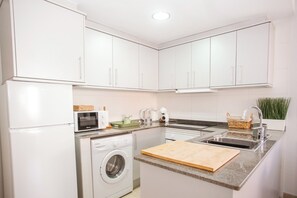 Private kitchen - Laura.Modern, sunny apartment in quiet area (Lloret de Mar)