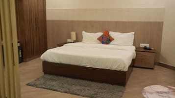 Deluxe Room | Desk, free WiFi