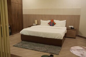 Kamar Deluks | Meja kerja dan Wi-Fi gratis