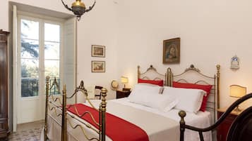 Comfort Triple Room | Free cribs/infant beds, free WiFi, bed sheets