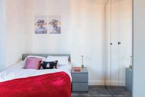 Iron/ironing board, WiFi, bed sheets