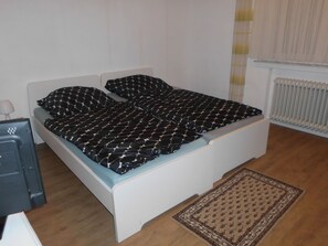 3 bedrooms, bed sheets