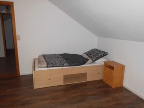 3 bedrooms, bed sheets