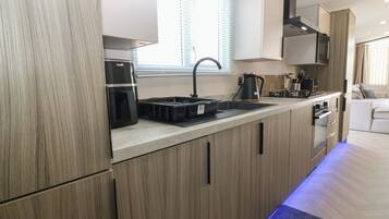 Cookware/dishes/utensils