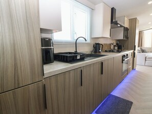 Cookware/dishes/utensils - Plot 243 - Coldingham Bay Leisure Park (Eyemouth)