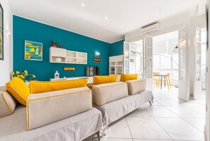 TV - Lumi Apartment – Space and comfort for your stay in Cagliari ✨🏡 (Cagliari)