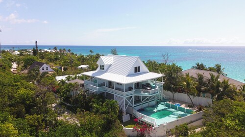 UpAlong Manor - Located at Edge of Settlement w/ Private Dock and Pool