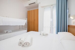Coffres-forts dans les chambres, bureau, rideaux occultants