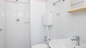 Chambre Double Ăconomique | Salle de bain