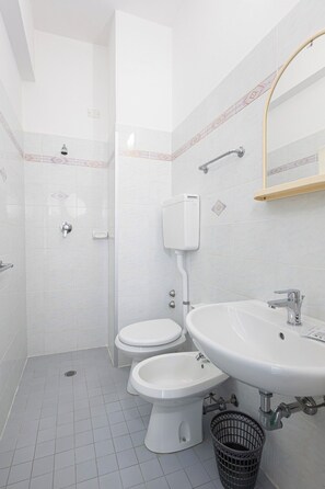 Economy Double Room | Bathroom - Hotel Blue Ribbon (Rivazzurra)