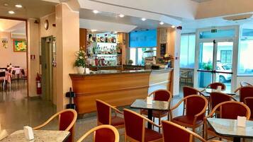 Bar (in der Unterkunft)