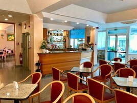酒吧（店内）