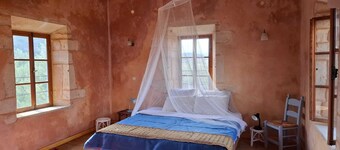 Charming Stone House in a Cretan Village – Olive Grove Views & Stargazing