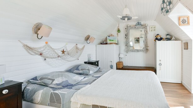 A bedroom with a bed, a nightstand, a dresser, a mirror, and wall decorations. - Apartment "Gîte Etienne Marie" with Private Terrace (Le Crotoy)