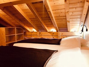 Strykjärn/strykbräda, internet och sängkläder
