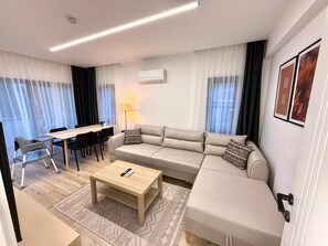 Living area - SUNSET SUİTE 2+1 Family Apartment - 200m Walking Distance to the Beach (Kemer)