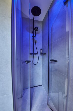 Grand Condo, Balcony, Mountain View | Bathroom | Shower, hair dryer, towels, soap