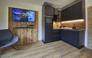 Grand Condo, Balcony, Mountain View | Private kitchen | High chair